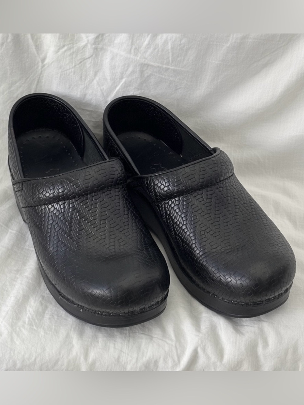 Dansko Professional black woven leather work clogs EUC - size 37 / 6.5-7